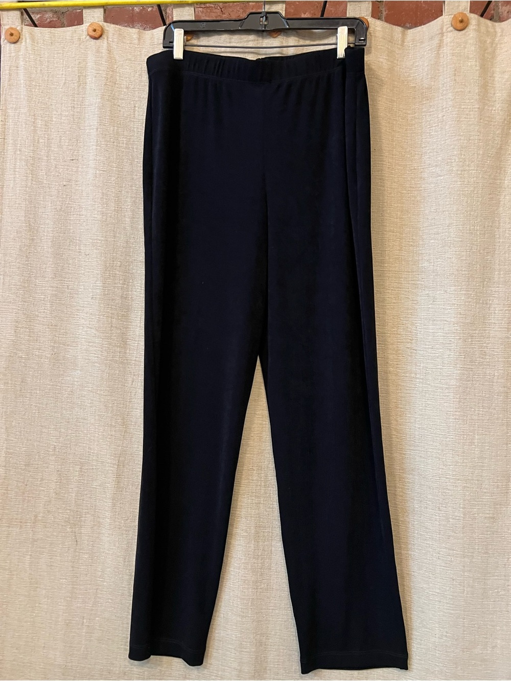 Chico’s Travelers black straight leg slinky pants excellent shape! 2R 12 /14 L